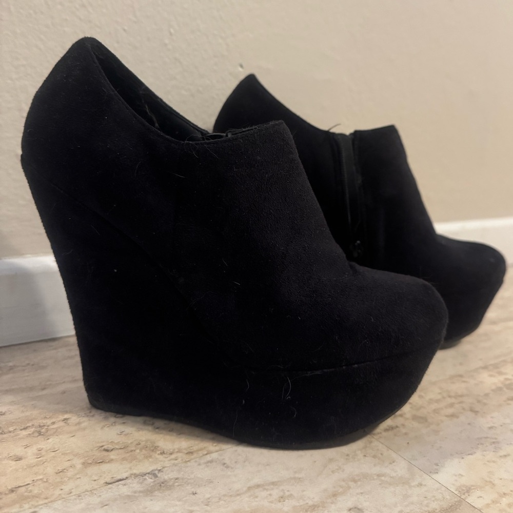 Breckelle’s Black Wedges 8.5